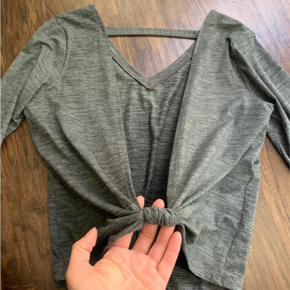 SO Open back gray long sleeve tee Small - Picture 2 of 5